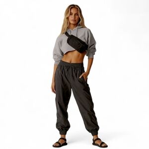 Aritzia‎ TNA Alix Jogger Pants | Black Sz M NWT | Relaxed Utility Street Style